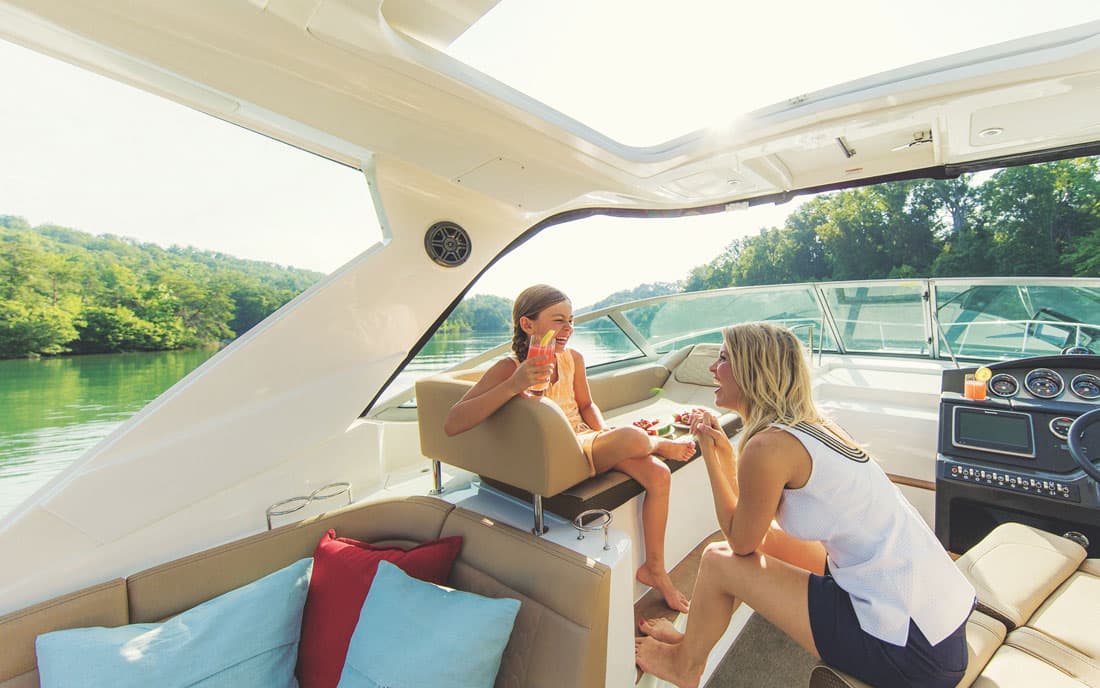 Катер Sea Ray Sundancer 350 HardTop фото 1.9