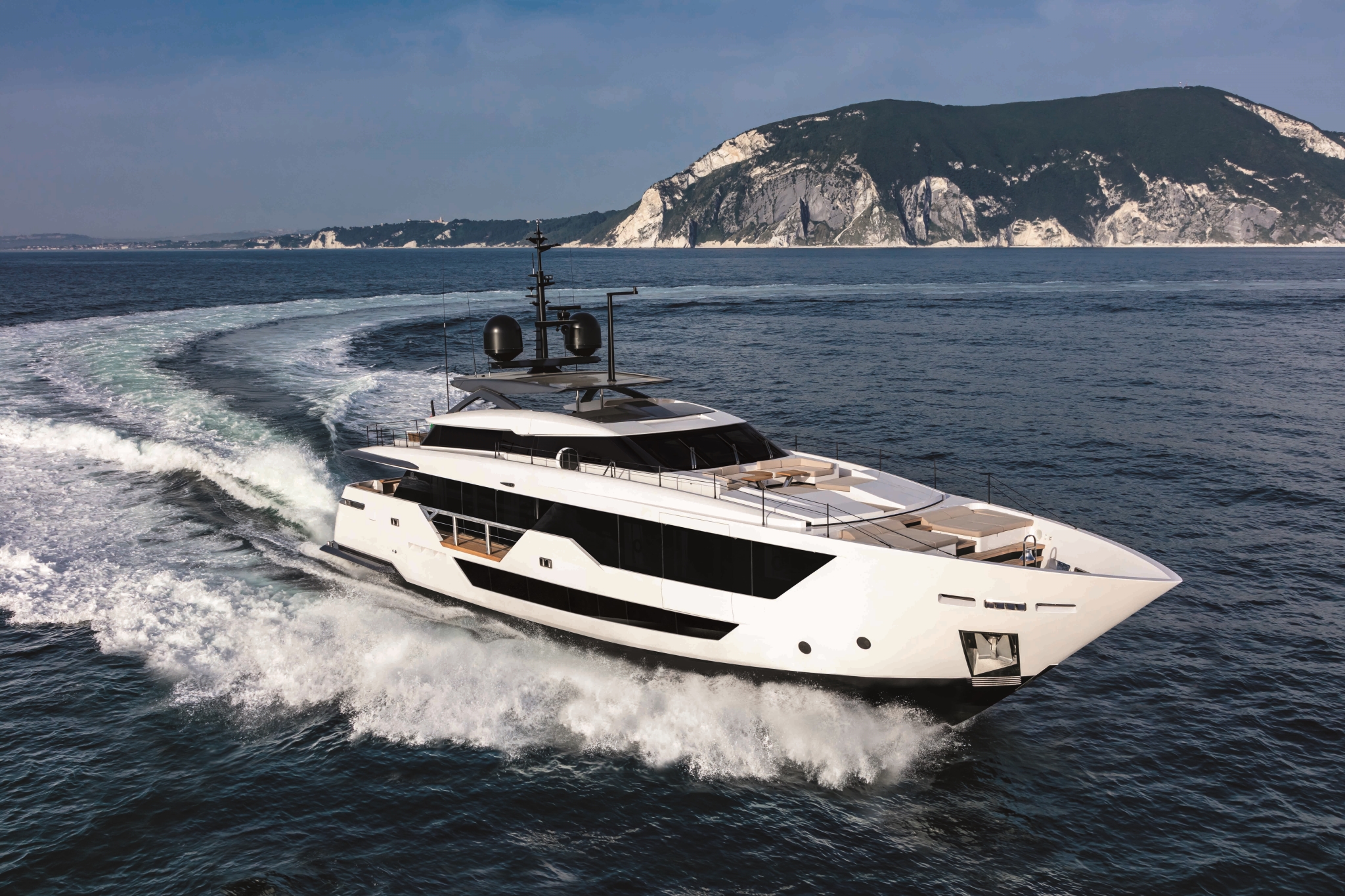 Custom Line Saetta 106