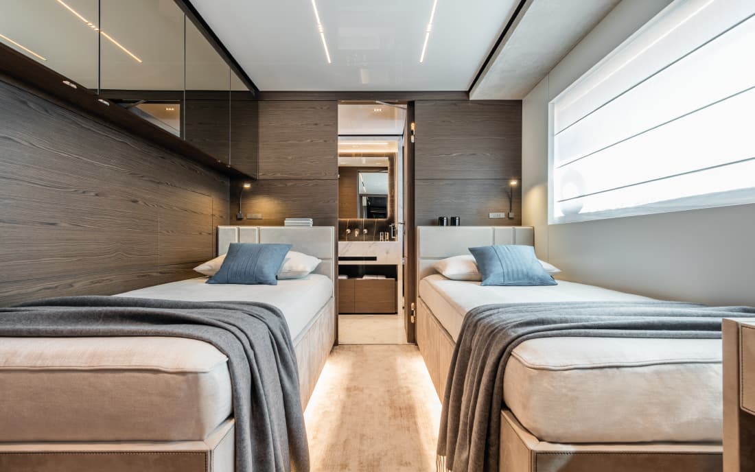 Custom Line Navetta 42