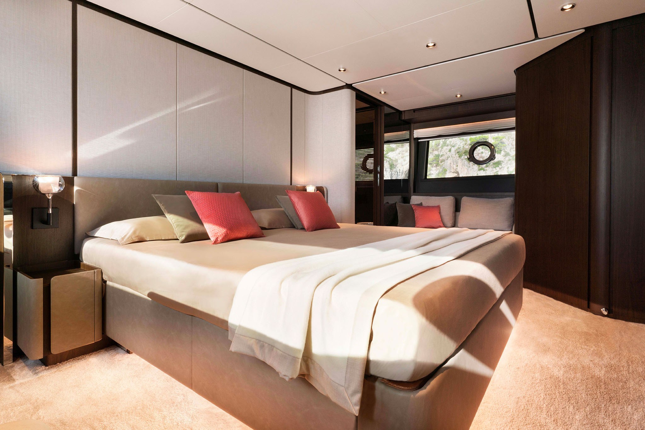 Ferretti Yachts 860