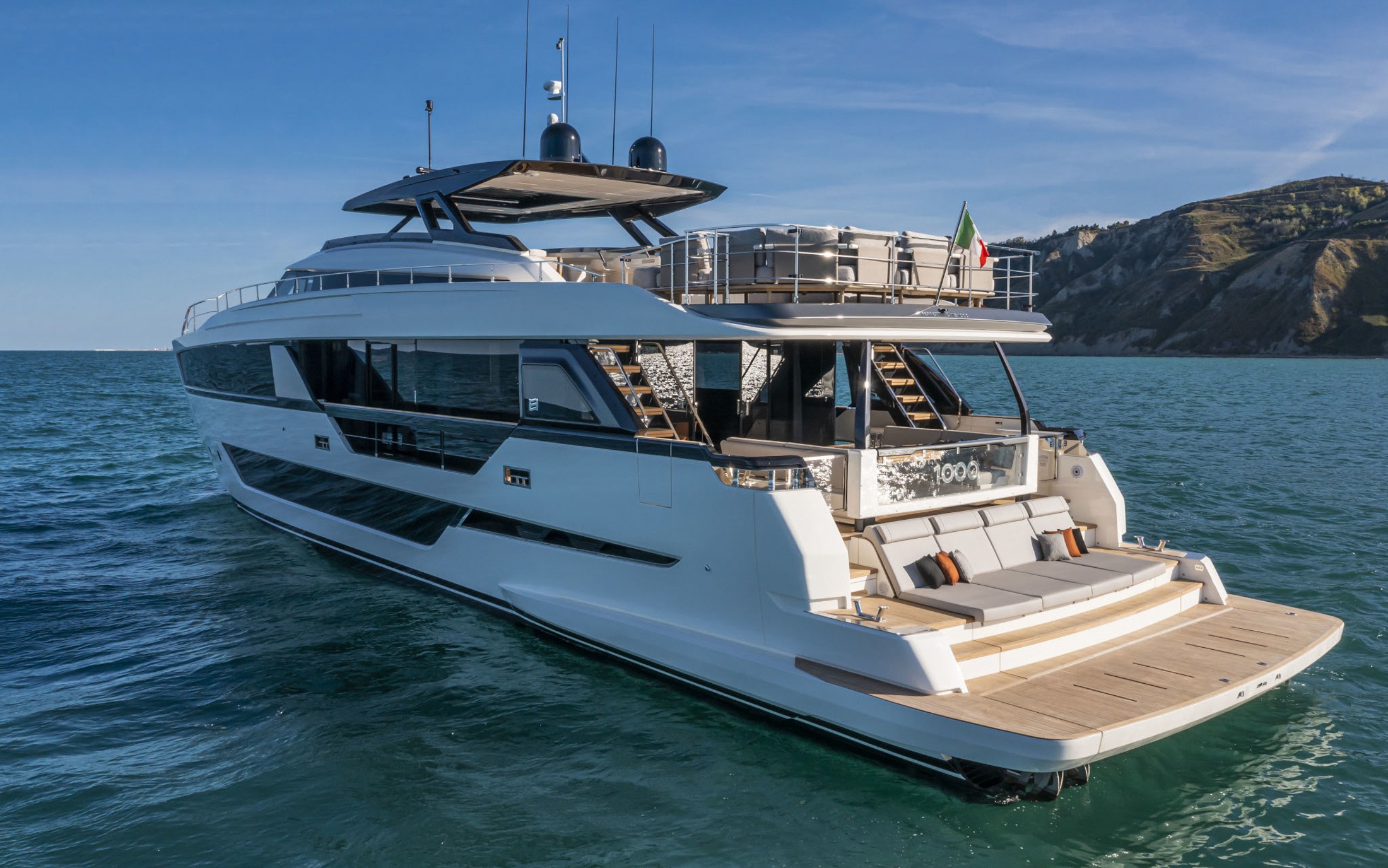Ferretti Yachts 1000