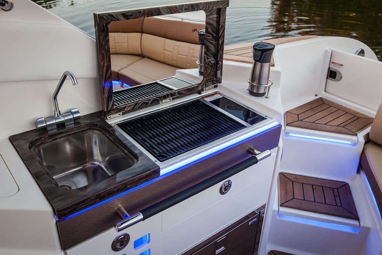 Sea Ray SLX 350