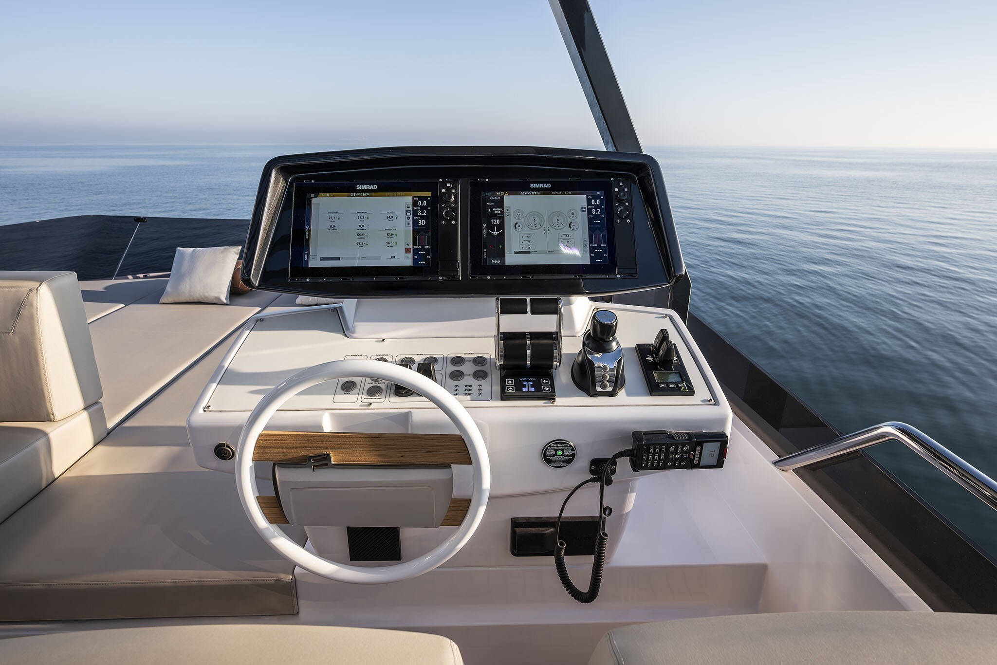Ferretti Yachts 720 New