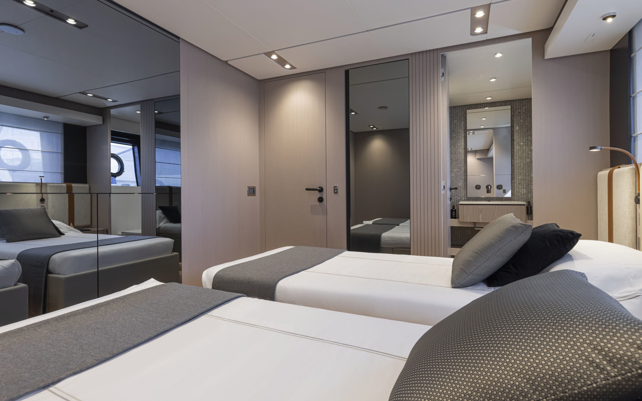 Ferretti Yachts 1000
