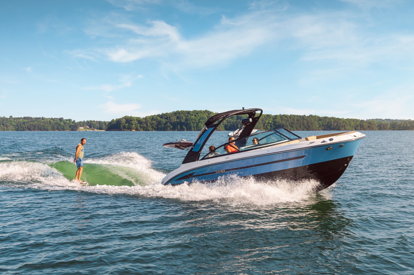 Sea Ray SDX 250 Surf: волна под вашим контролем