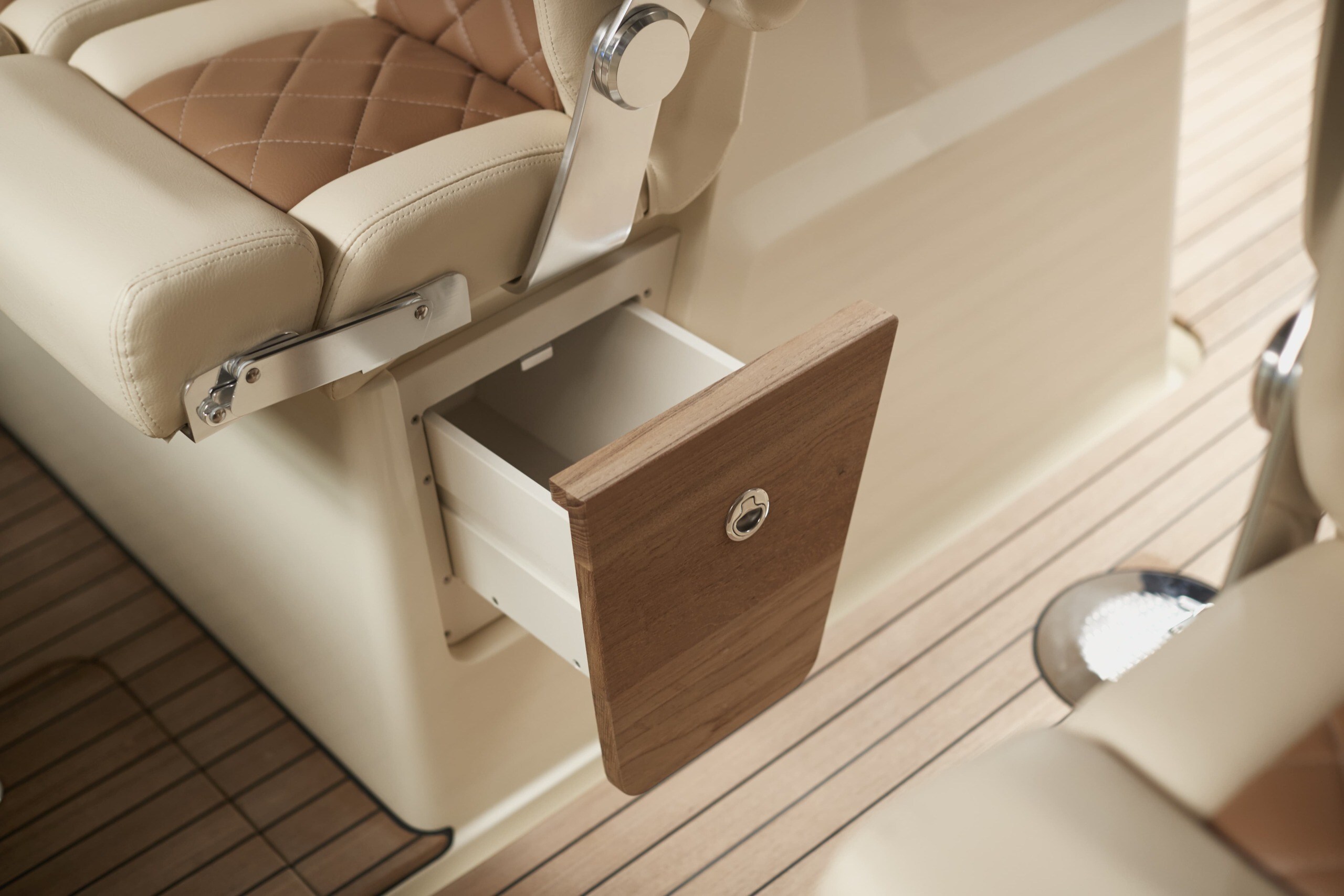 Chris-Craft Calypso 28