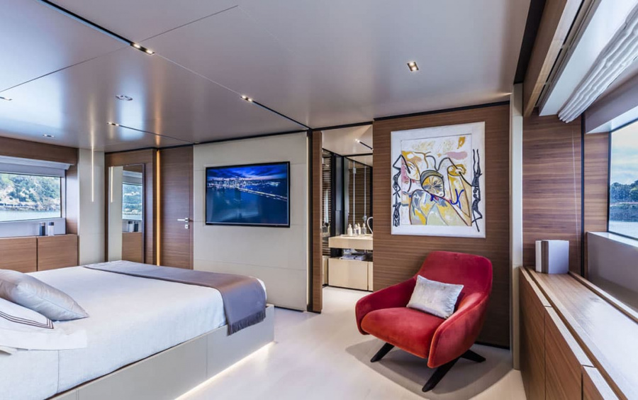 Custom Line Navetta 33