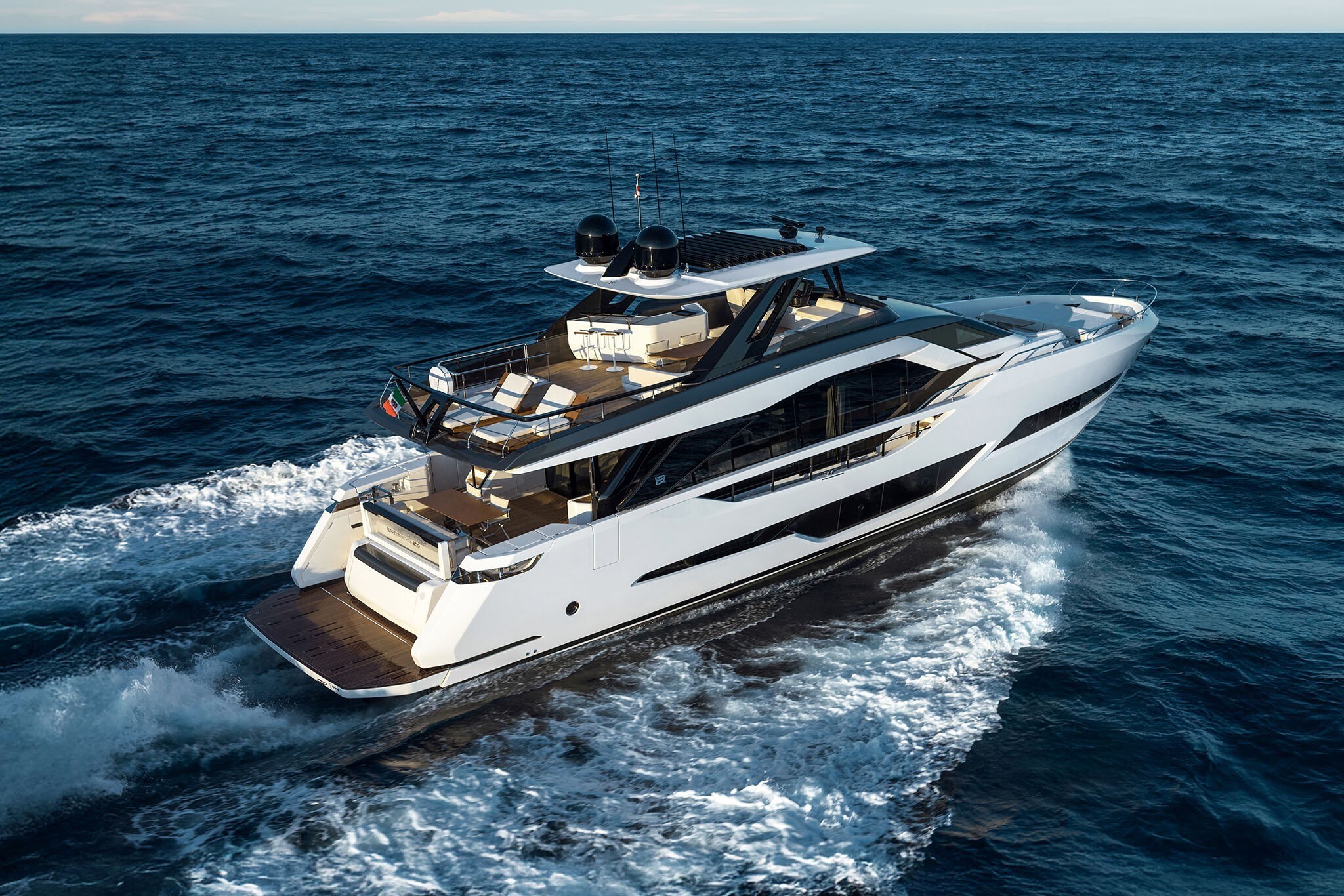 Ferretti Yachts 800