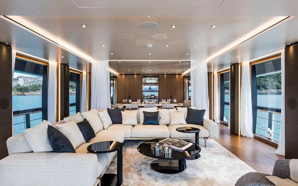 Яхта Custom Line Saetta 120