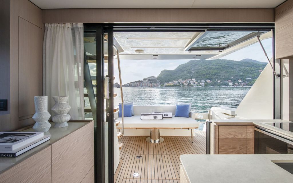 Яхта Ferretti Yachts 500 в наличии