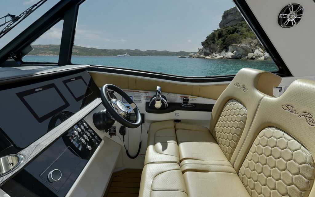 Катер Sea Ray Sundancer 320 Coupe Катер Sea Ray Sundancer 320 Coupe
