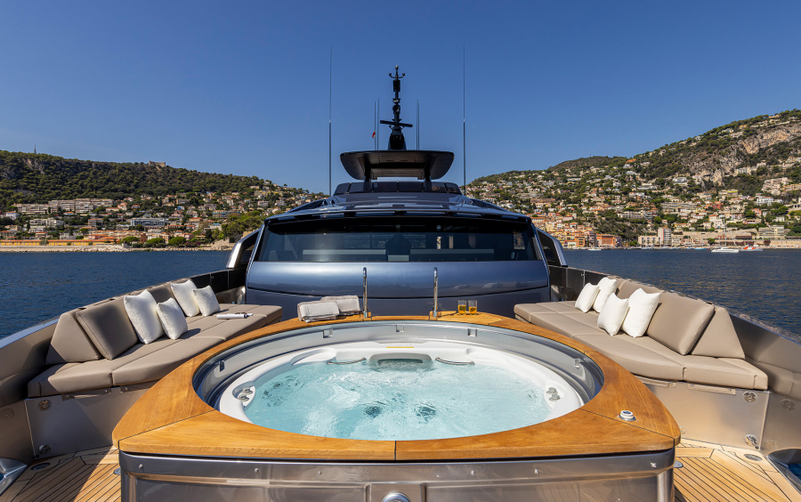 PershingGTX116NewCruising_0012_73657.jpg