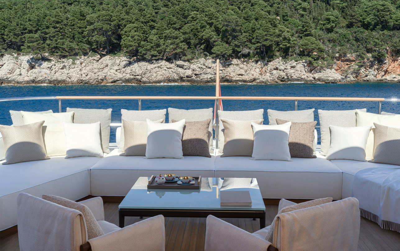 Яхта Custom Line Navetta 38 фото 2.19