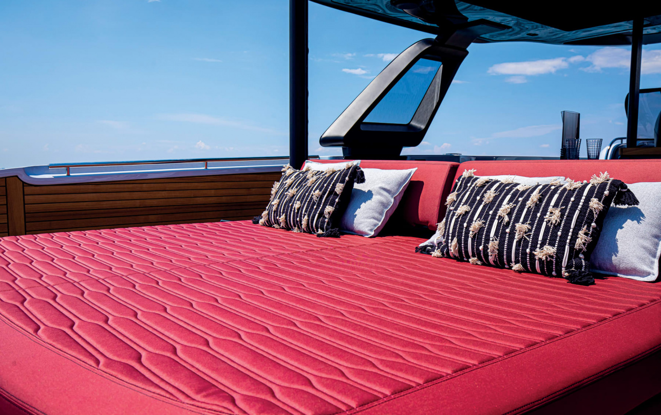 Яхта Cranchi A46 LUXURY TENDER фото 1.5