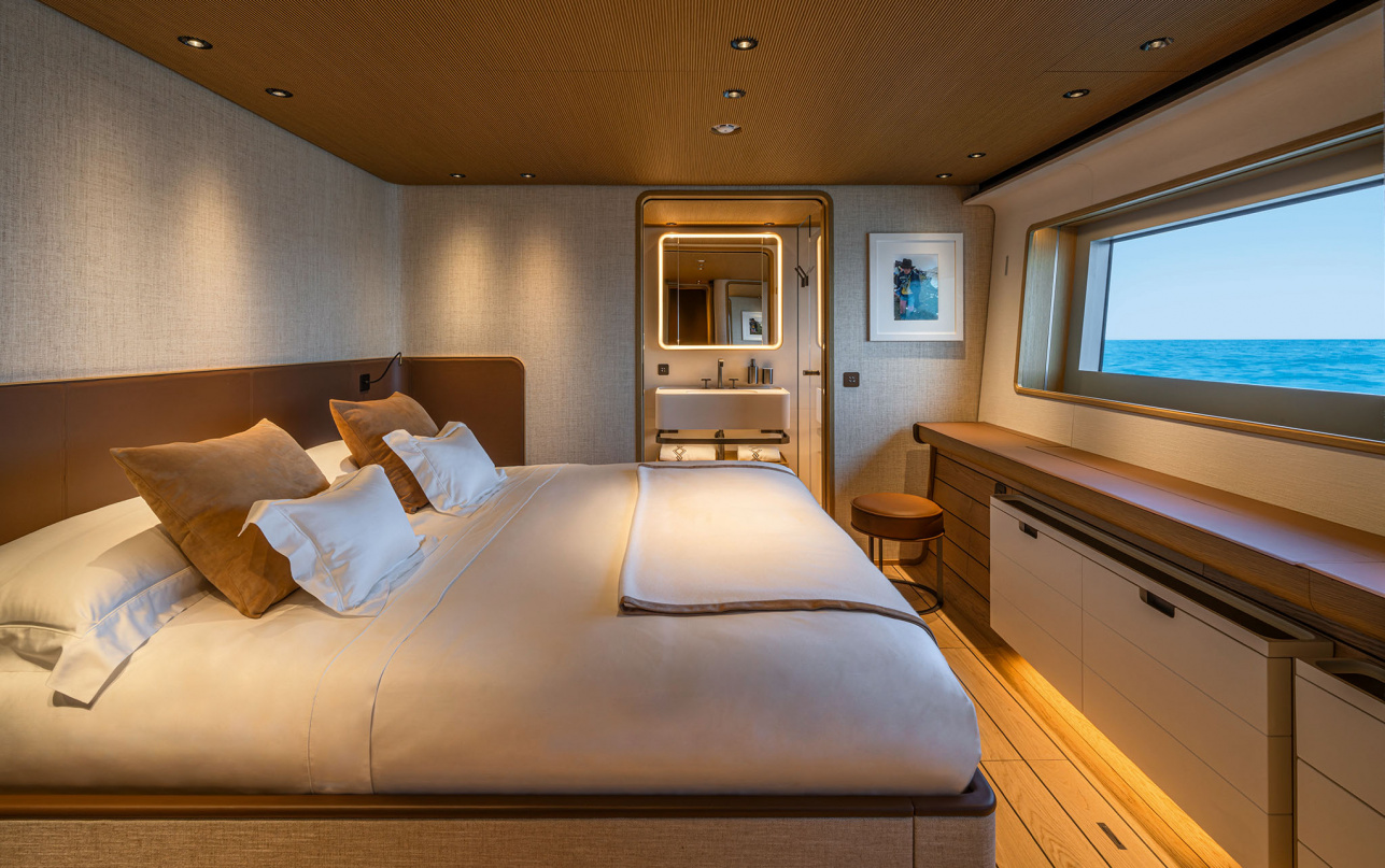 Яхта Custom Line Navetta 38 фото 2.39