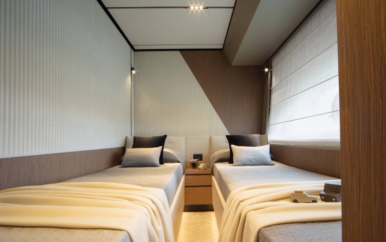 Яхта Ferretti Yachts 720 фото 2.5