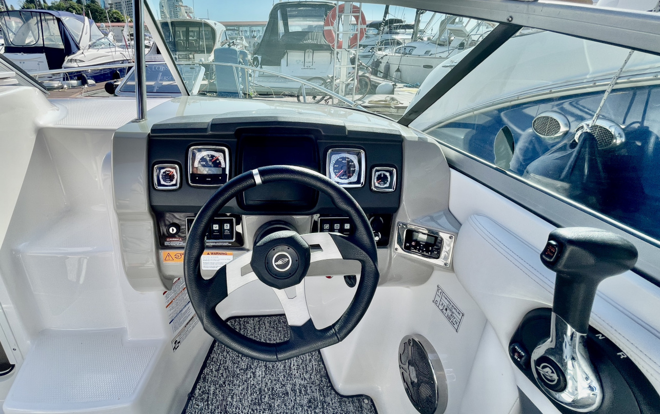 Катер Chaparral Boats 225 SSI фото 1.2