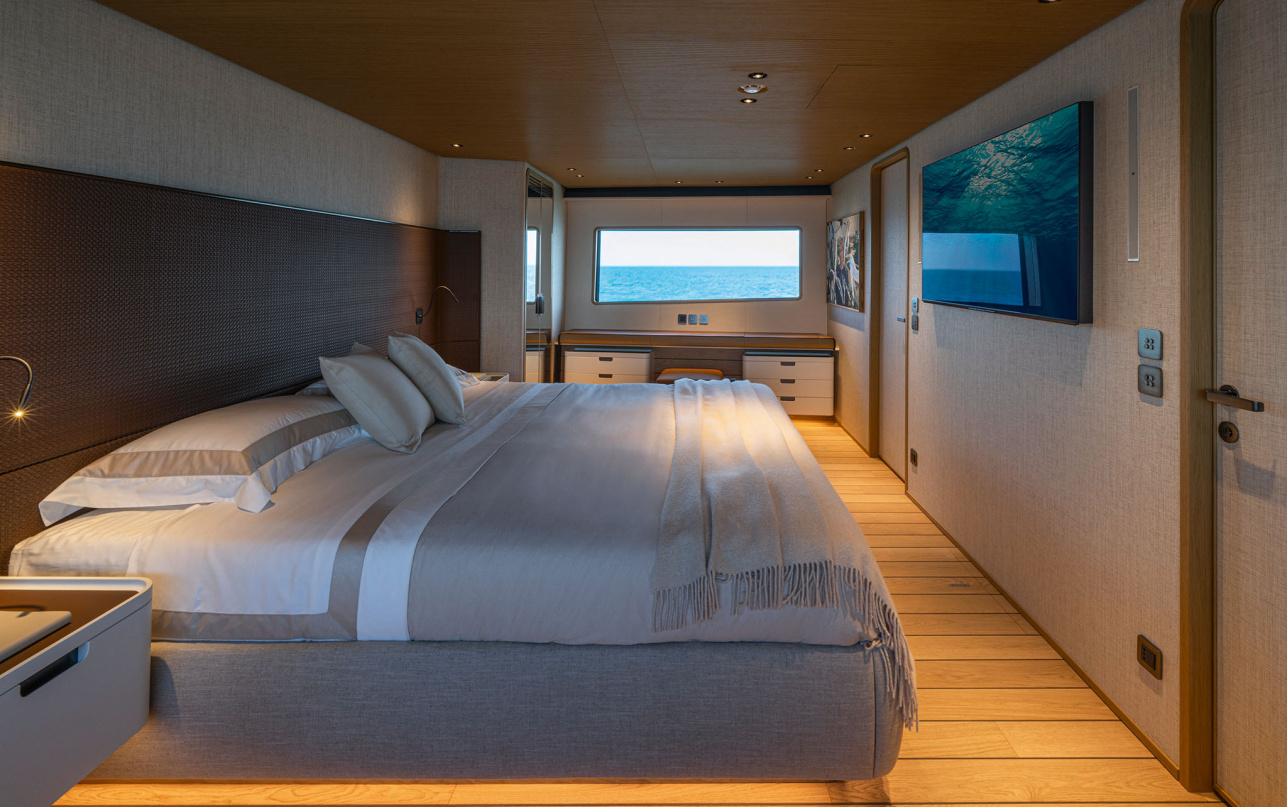 Яхта Custom Line Navetta 38 фото 2.13