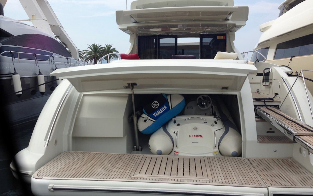Яхта Azimut 68S