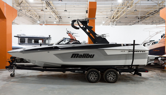 Катер буксировщик Malibu 23 MXZ