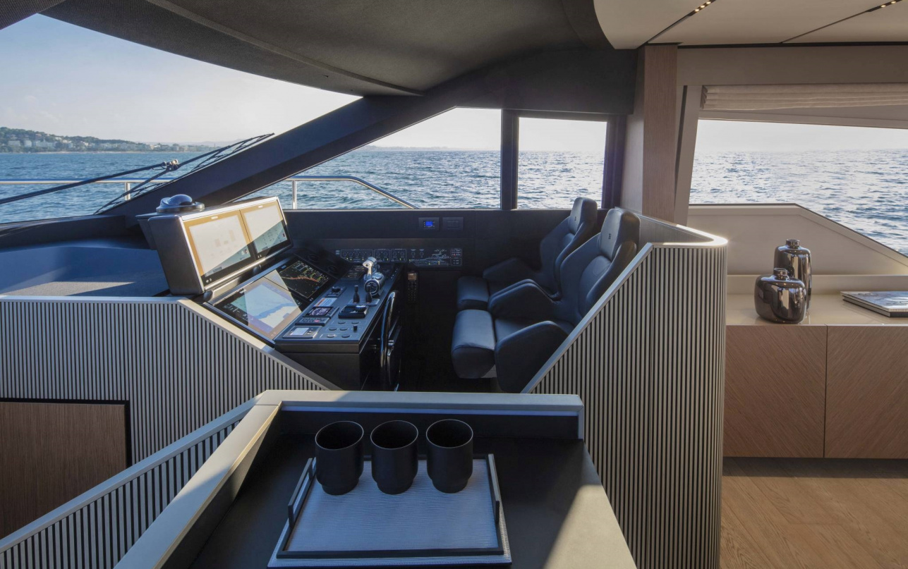 Яхта Ferretti Yachts 720 фото 2.14