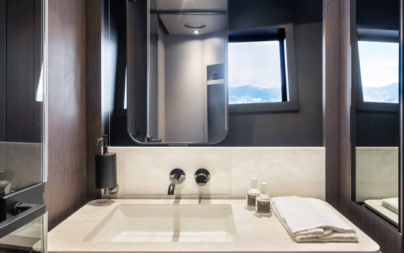 Яхта Ferretti Yachts 800 фото 2.31