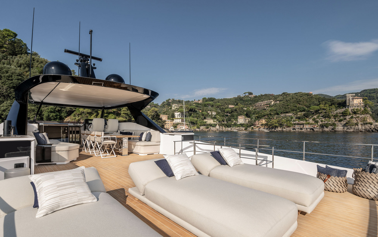 Яхта Ferretti Yachts INFYNITO 80 New фото 1.13