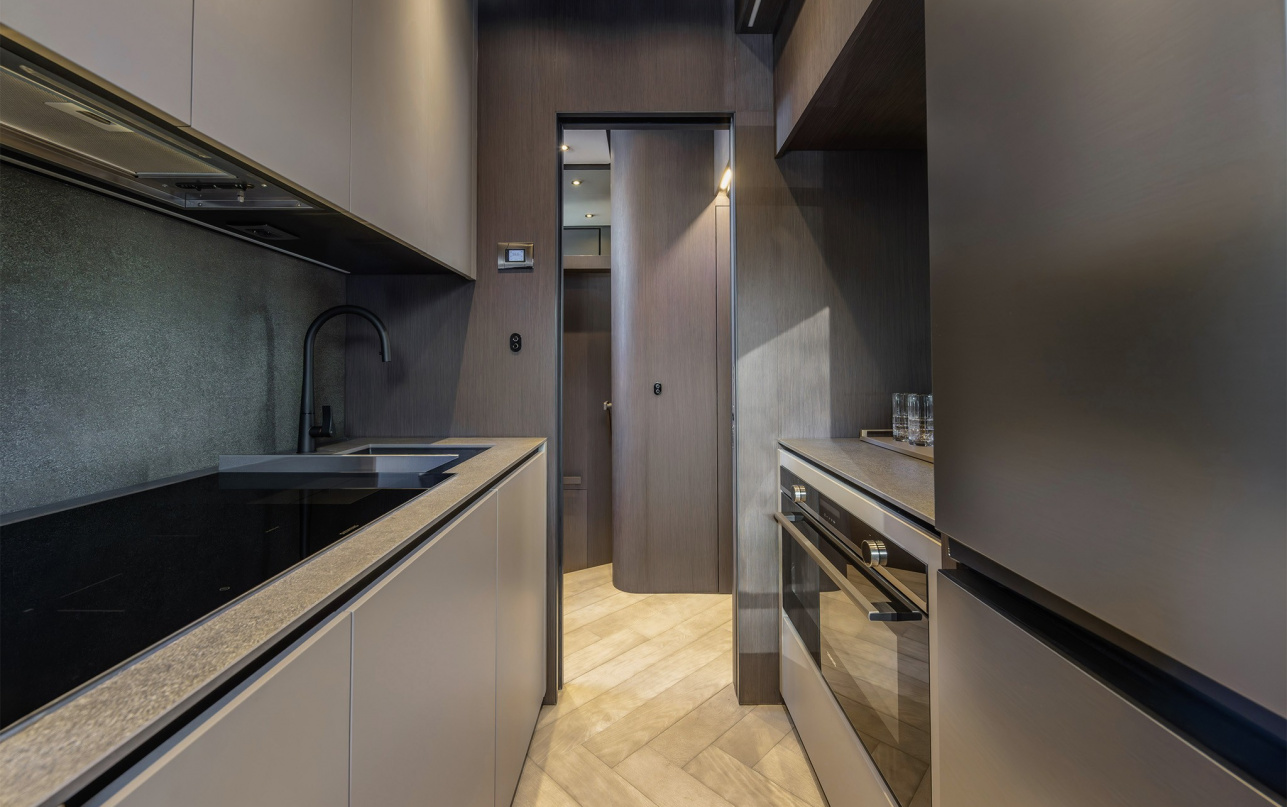 Яхта Ferretti Yachts 800 фото 2.18