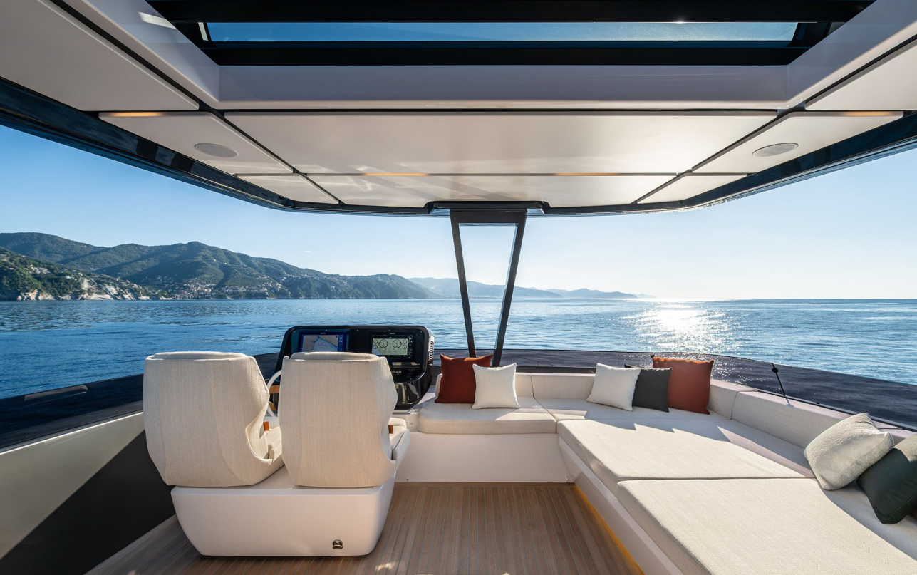 Яхта Ferretti Yachts 800 фото 2.3