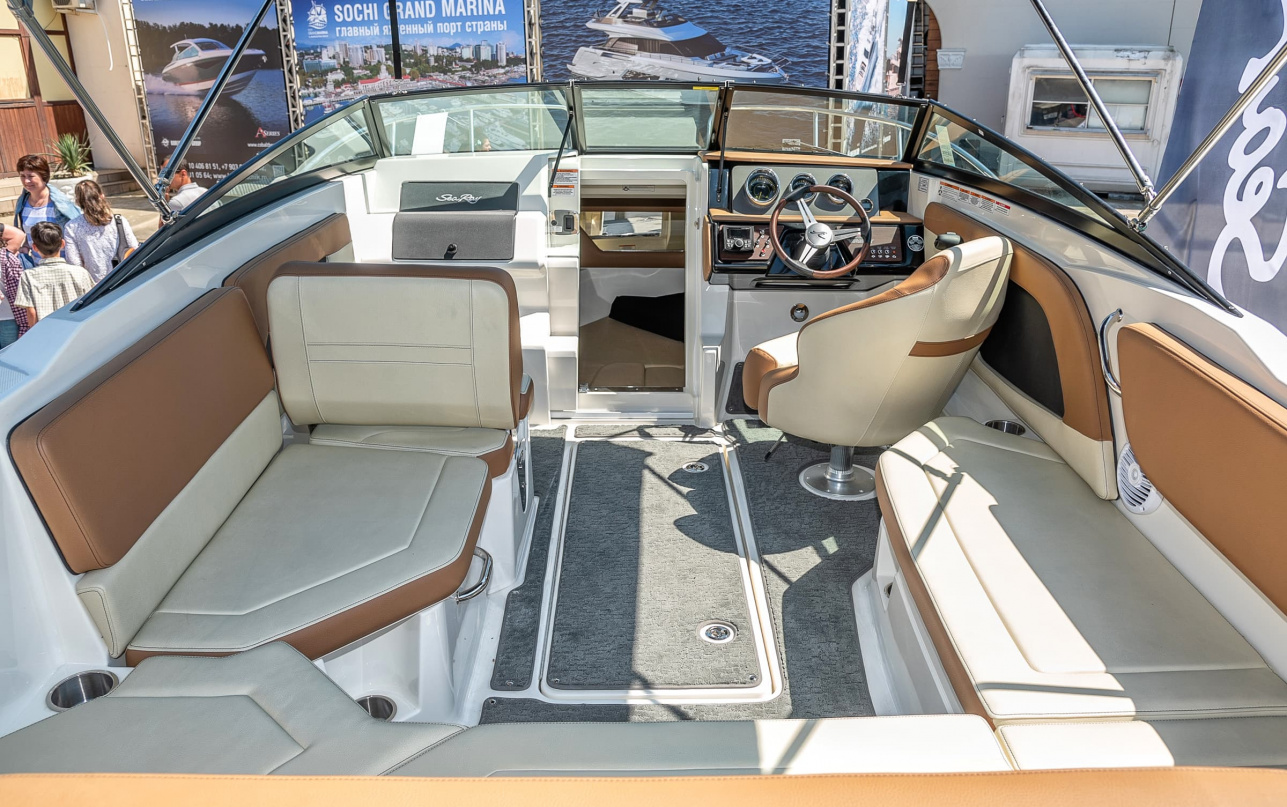 Катер Sea Ray 230 SunSport / 5 фото 1.7