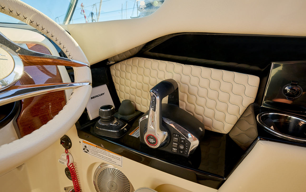 Катер Chris-Craft Launch 31GT фото 2.12