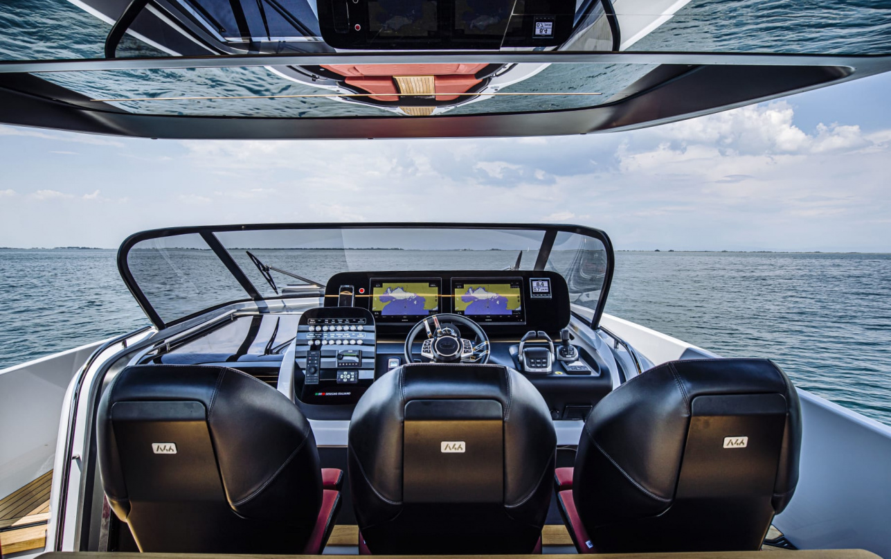 Яхта Cranchi A46 LUXURY TENDER фото 1.6