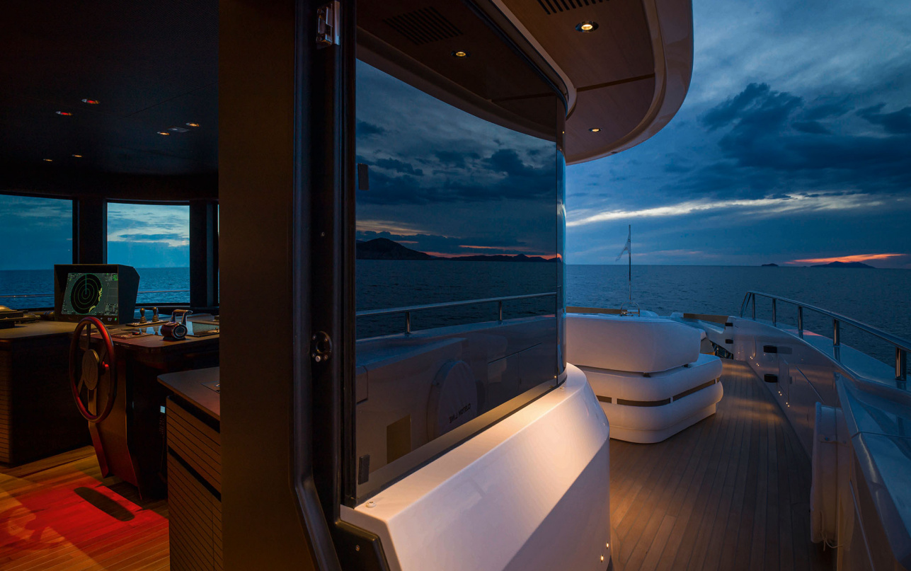 Яхта Custom Line Navetta 38 фото 2.46