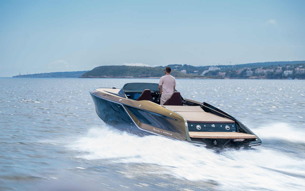 Катер Frauscher Frauscher x Porsche 850 Fantom фото 2.9