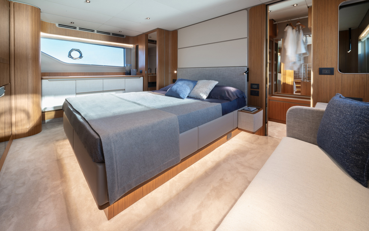 Яхта Ferretti Yachts 670 фото 2.4