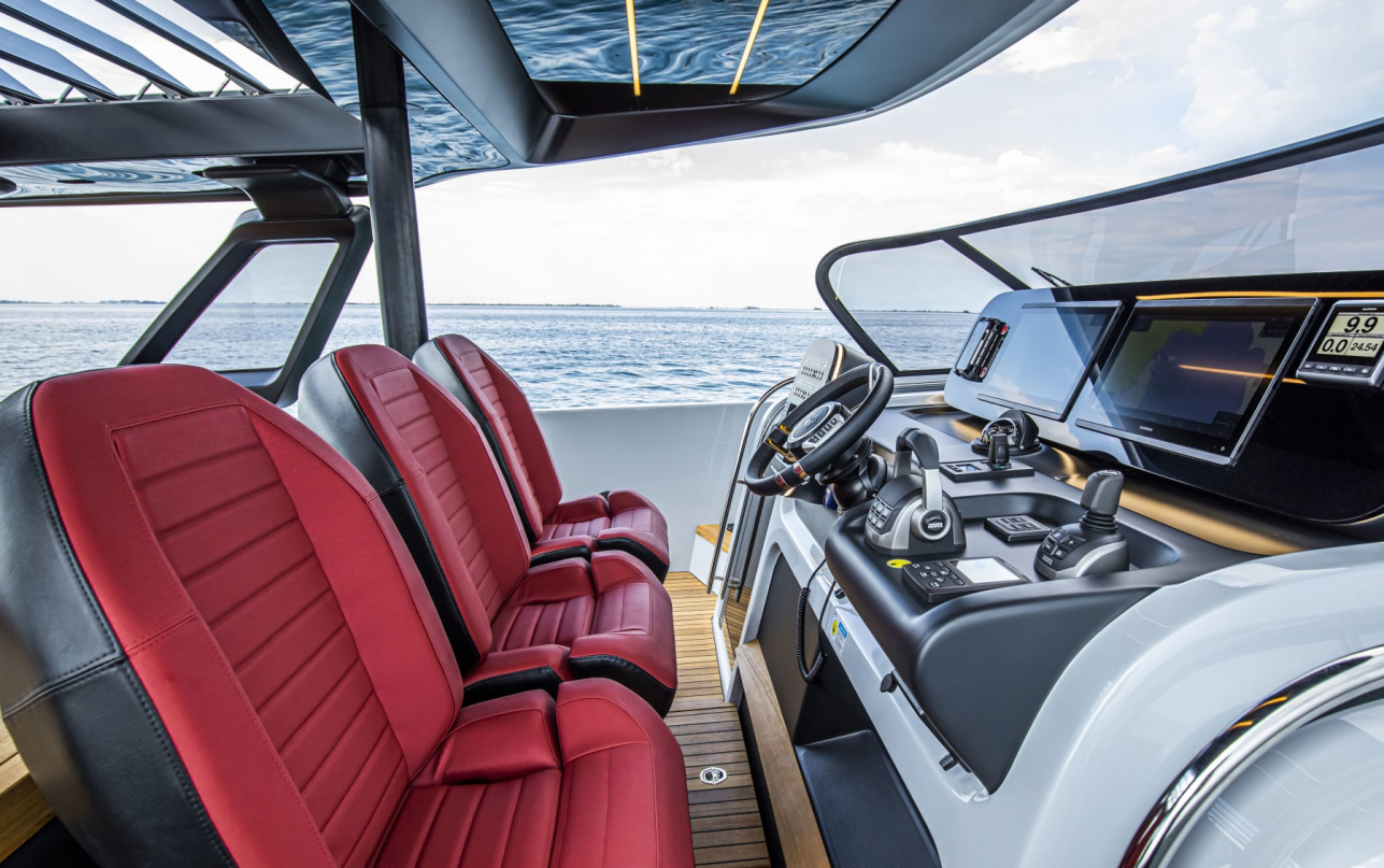 Яхта Cranchi A46 LUXURY TENDER фото 1.10