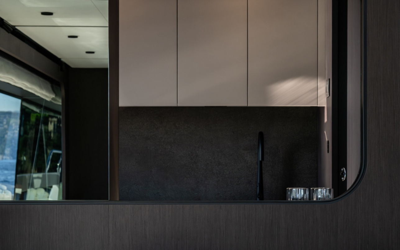 Яхта Ferretti Yachts 800 фото 2.15