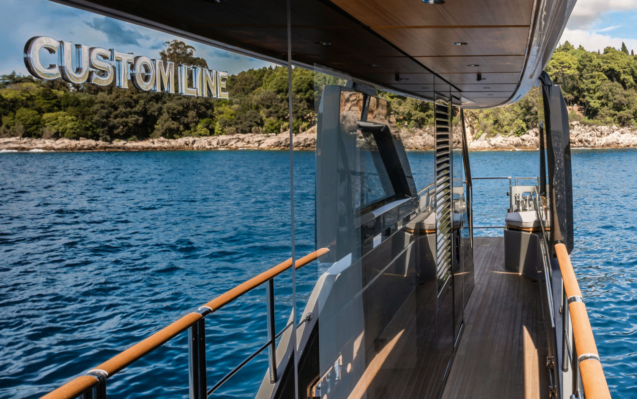 Яхта Custom Line Navetta 38 фото 2.9