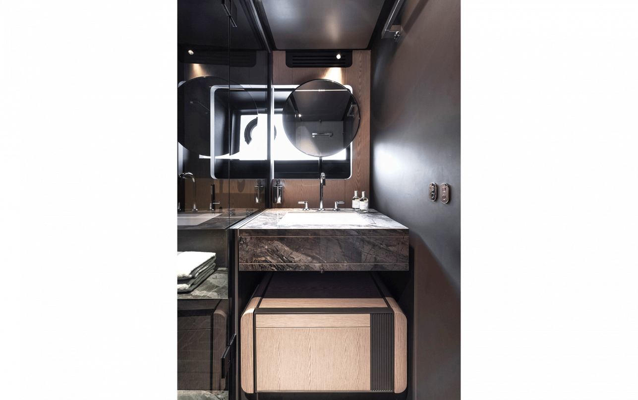 Яхта Ferretti Yachts INFYNITO 80 New фото 2.12