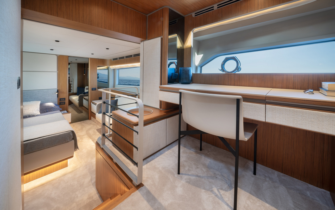Яхта Ferretti Yachts 670 фото 2.3