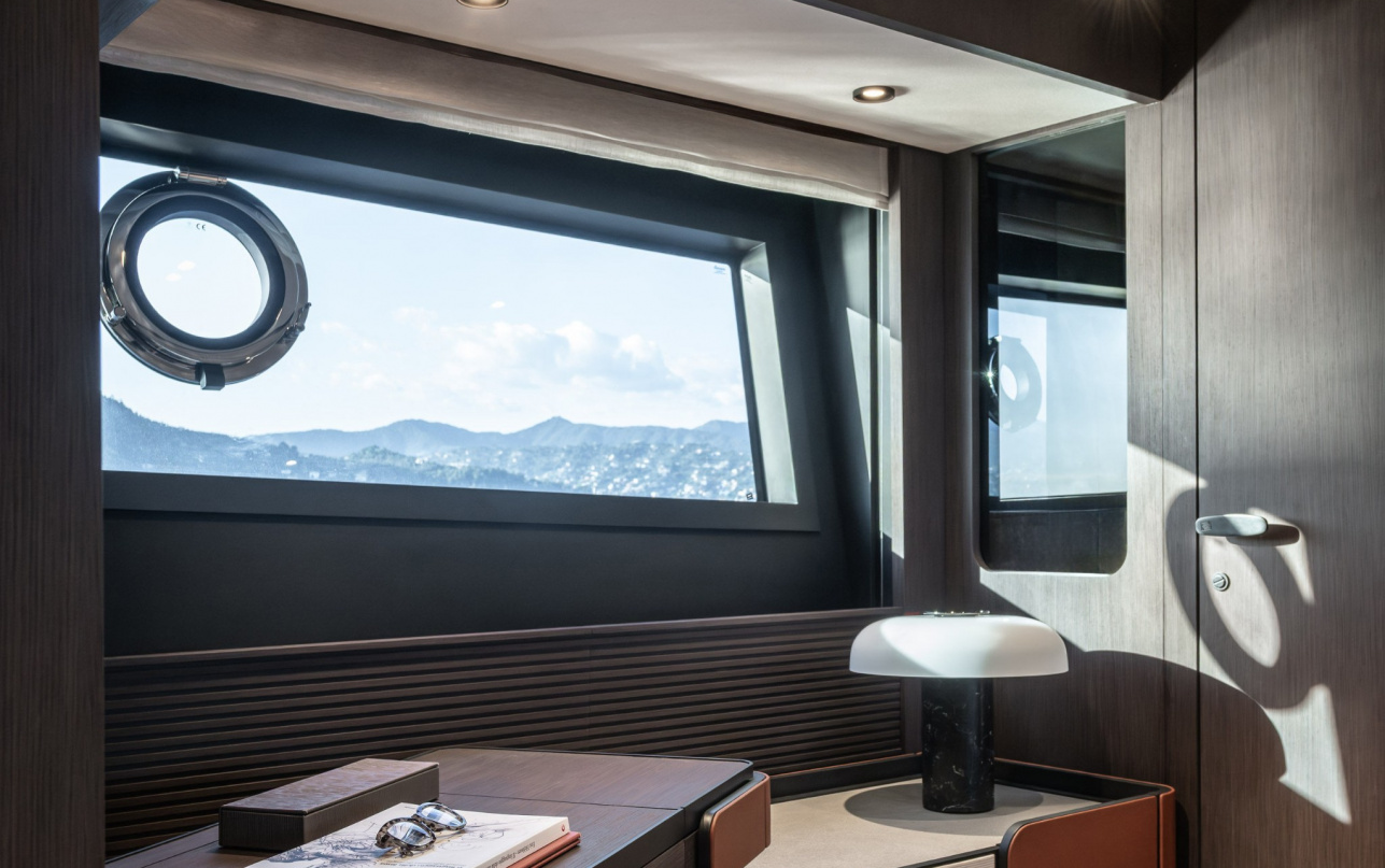 Яхта Ferretti Yachts 800 фото 2.23