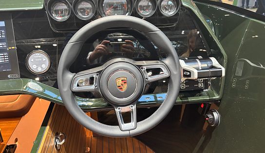 Frauscher x Porsche 850 Fantom 