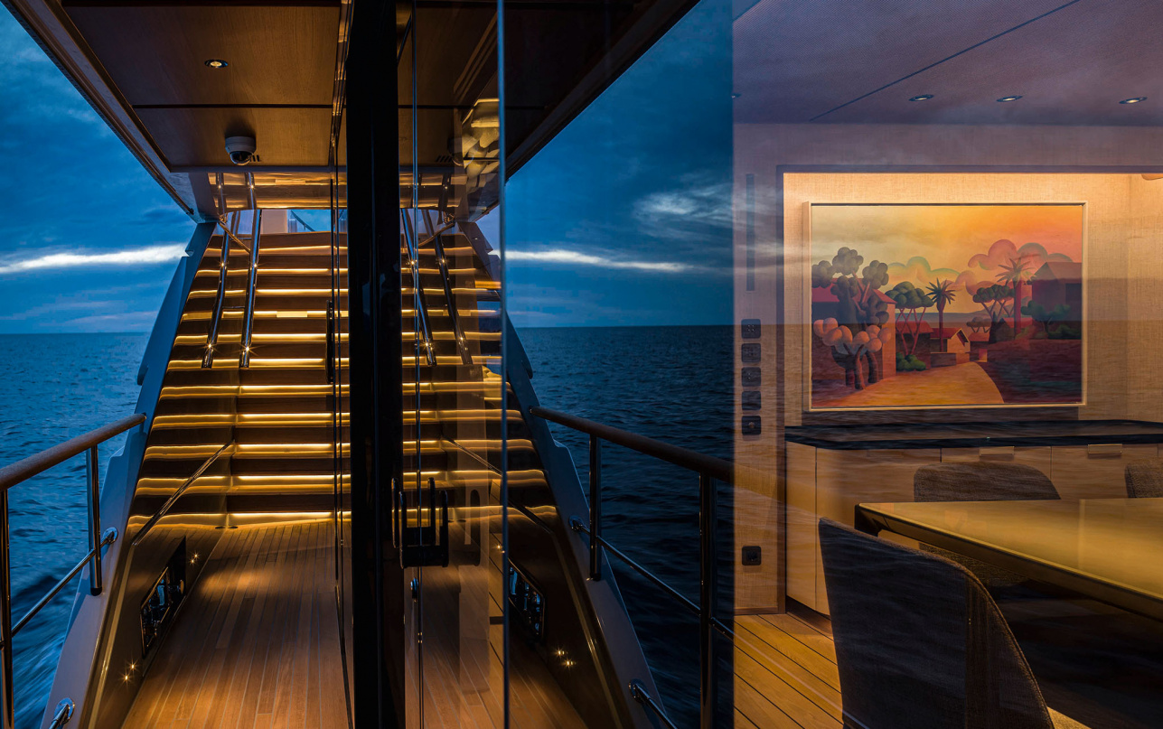 Яхта Custom Line Navetta 38 фото 2.44