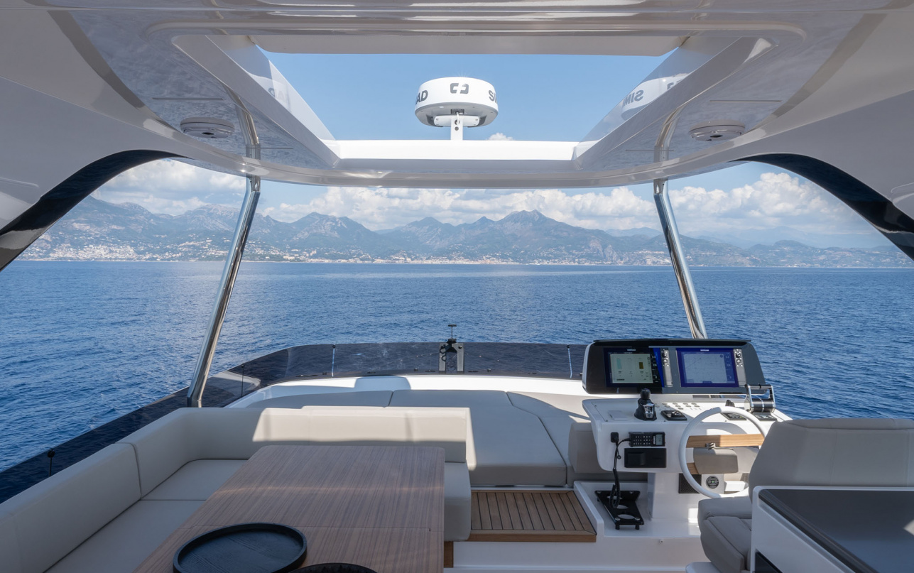 Яхта Ferretti Yachts 670 фото 1.8