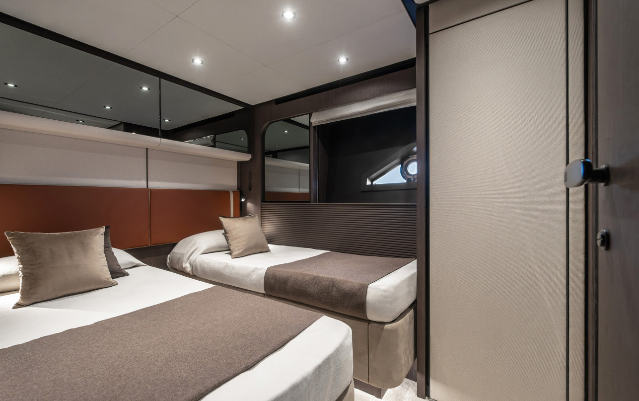 Яхта Ferretti Yachts 800 фото 2.30