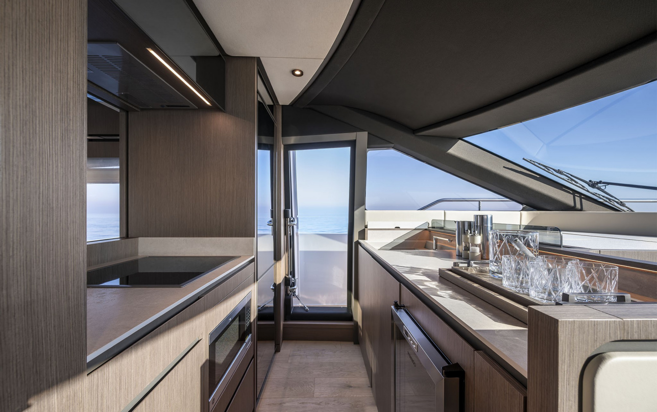 Яхта Ferretti Yachts 720 New фото 2.20