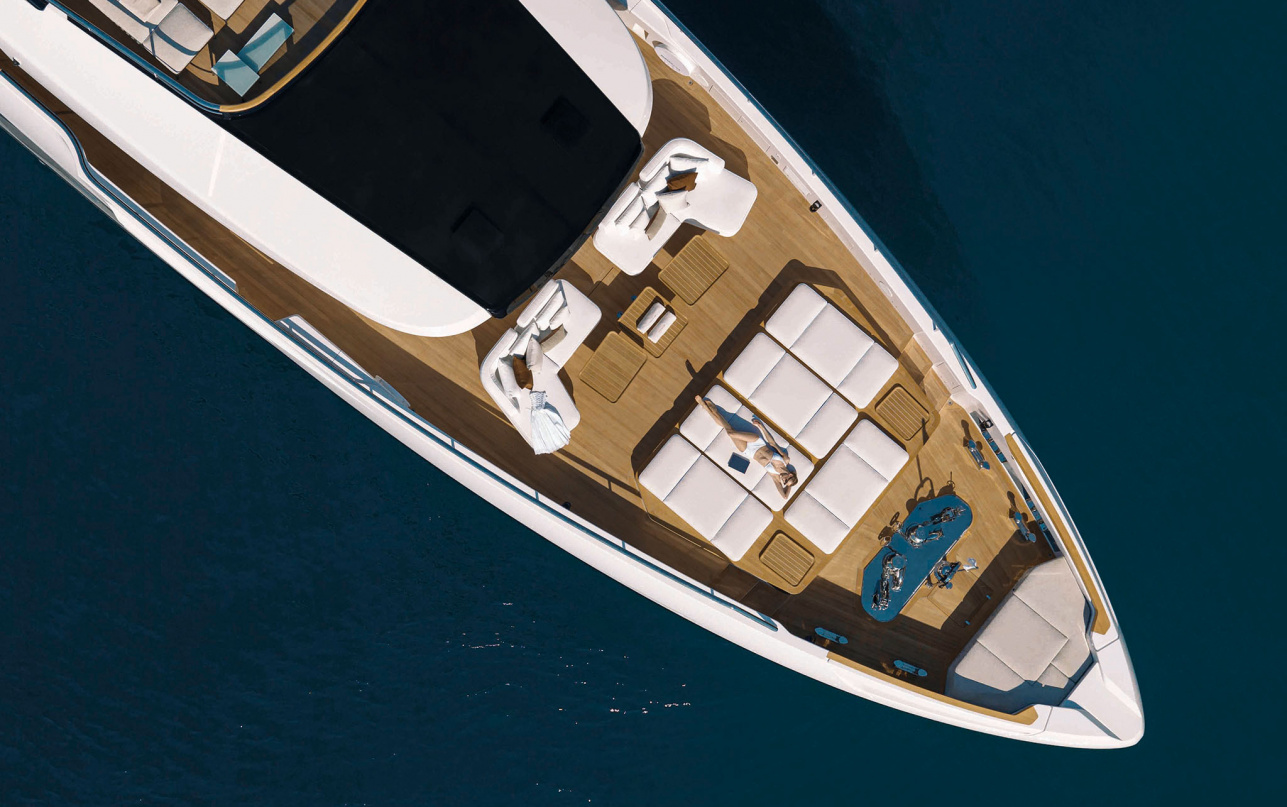 Яхта Custom Line Navetta 38 фото 1.4