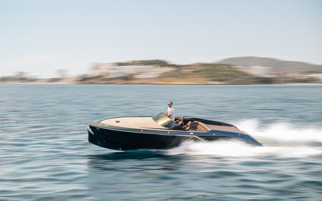 Катер Frauscher Frauscher x Porsche 850 Fantom фото 2.21