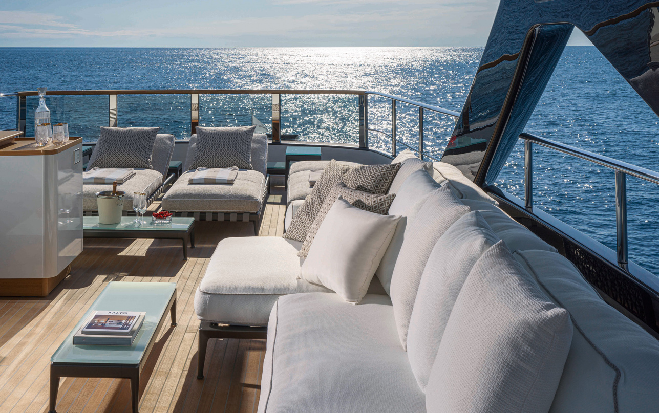 Яхта Custom Line Navetta 38 фото 2.30