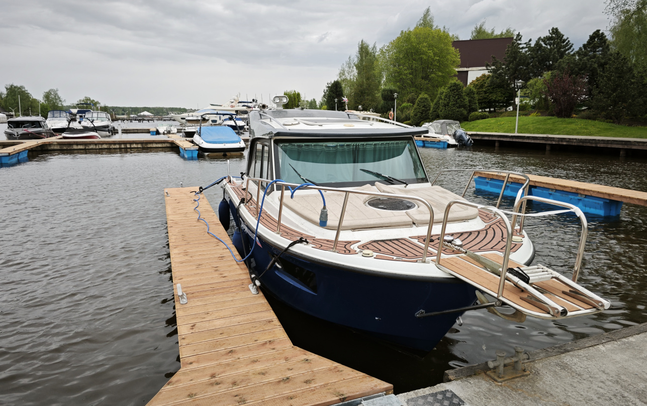 Катер Velvette 23 Active Sedan фото 1.1